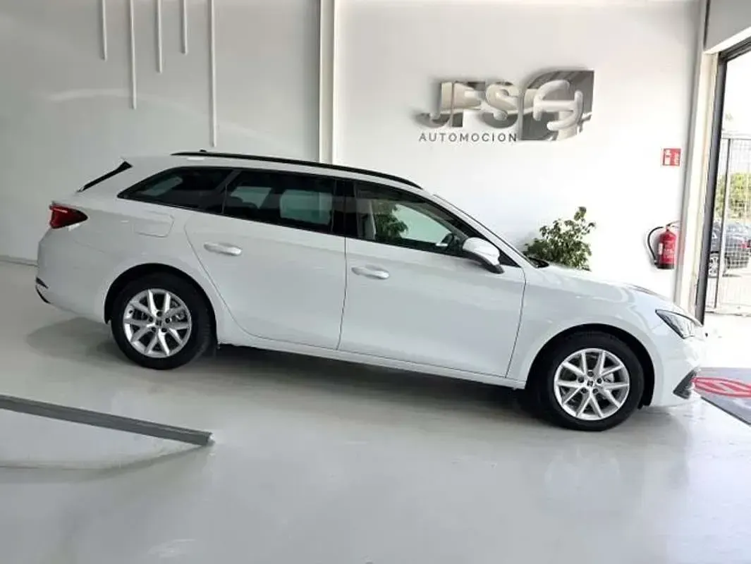 Usado Seat Leon ST 131 CV (96 kW) 2020 Blanco Familiar