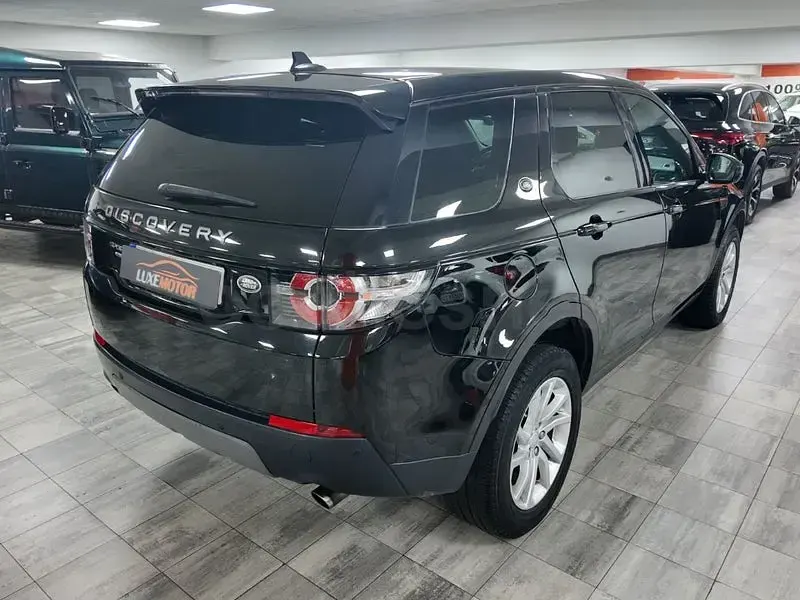 Usado Land Rover Discovery Sport SE 150 CV (110 kW) 2017 Negro SUV