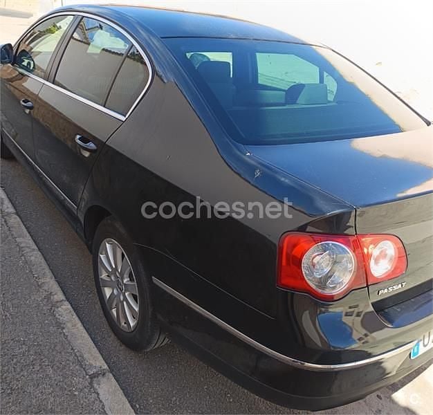 Usado VW Passat Advance 140 CV (102 kW) 2004 Negro Berlina
