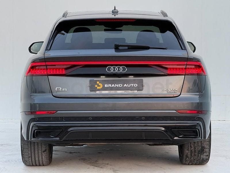 Usado Audi Q8 S-Line 286 CV (210 kW) 2019 Gris / plata SUV