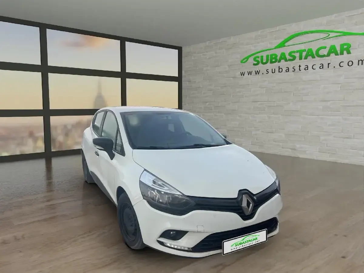 Usado Renault Clio Business 75 CV (55 kW) 2019 Blanco
