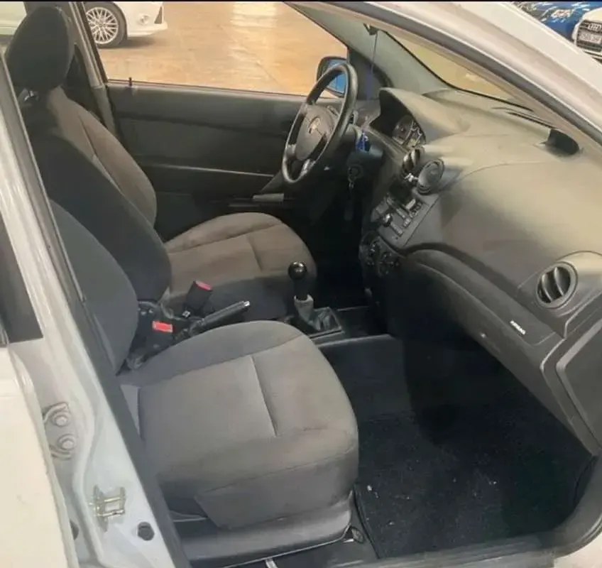 Usado Chevrolet Aveo LS 84 CV (61 kW) 2011 Blanco Utilitario
