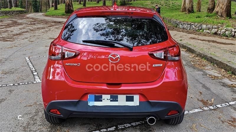 Usado Mazda 2 90 HP (66 kW) 2018 Vermelho Sedan