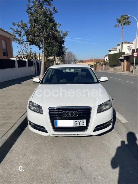 Usado Audi A3 Attraction 105 CV (77 kW) 2010 Blanco Berlina