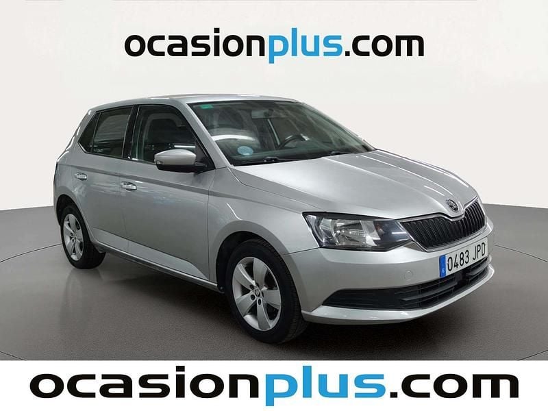 Usado Skoda Fabia Ambition 75 CV (55 kW) 2016 Gris plata Utilitario