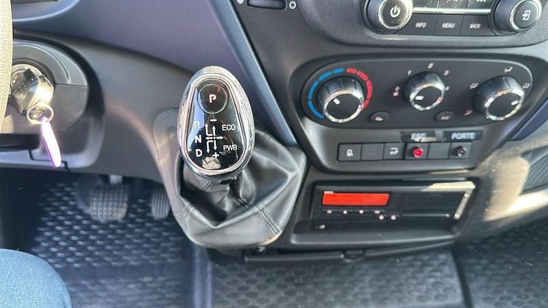 Usado Iveco Daily 180 CV (132 kW) 2018 Blanco Berlina