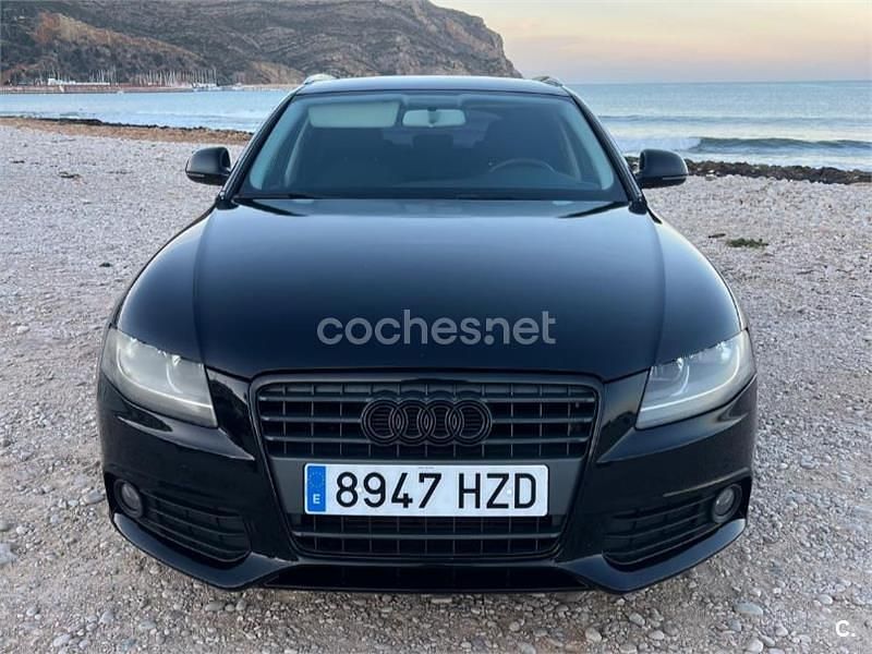 Usado Audi A4 140 CV (102 kW) 2009 Negro Familiar