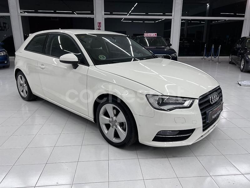Usado Audi A3 Attraction 105 CV (77 kW) 2014 Blanco Berlina