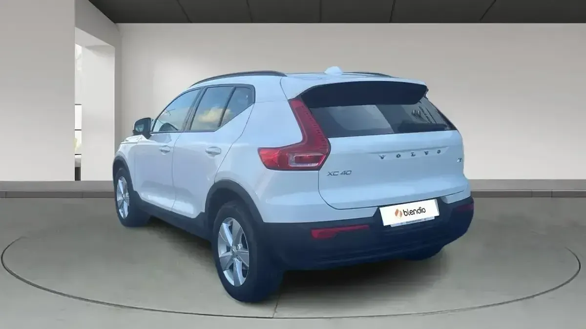 Käytetty Volvo XC40 R-Design 129 HP (94 kW) 2022 Valkoinen Katumaasturi
