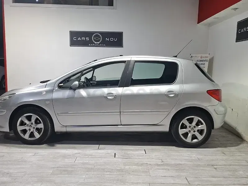 Usado Peugeot 307 110 CV (80 kW) 2007 Gris / plata Berlina