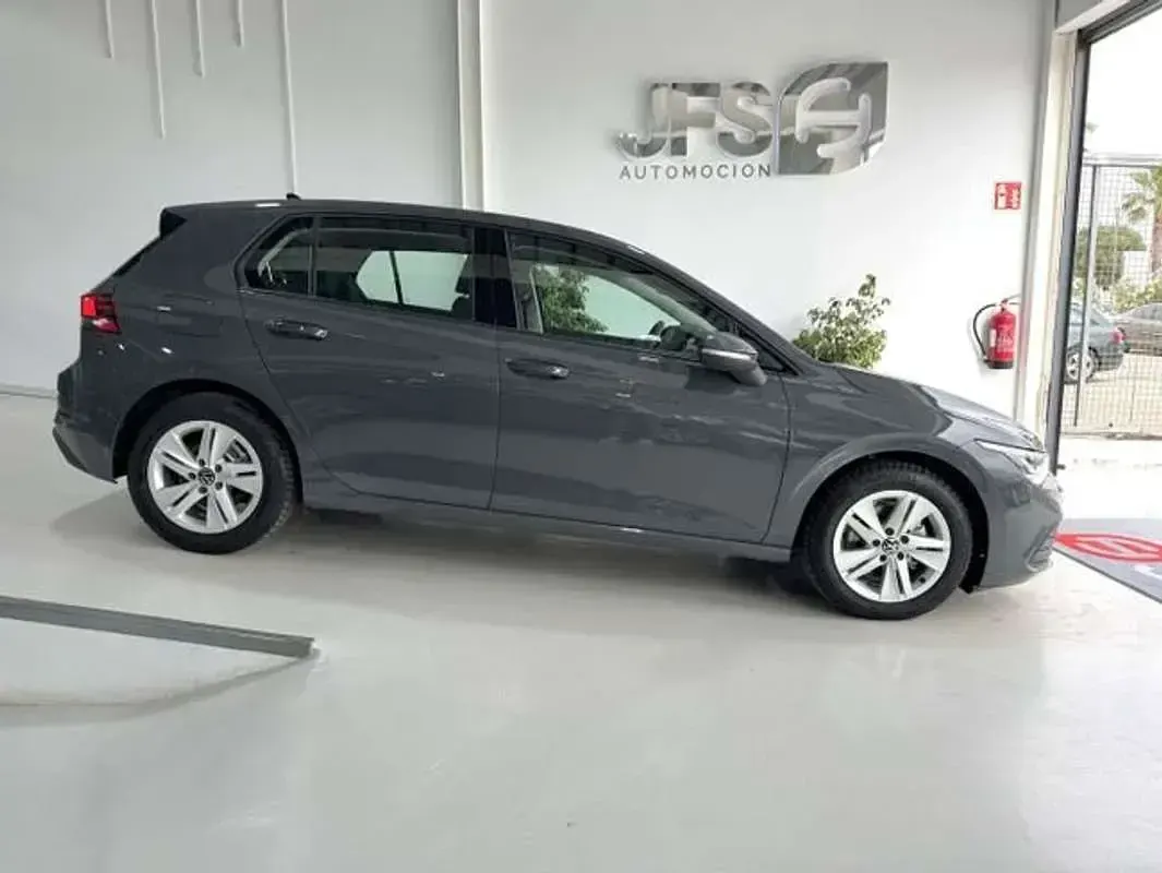 Usado VW Golf VIII 116 CV (85 kW) 2021 Gris Utilitario