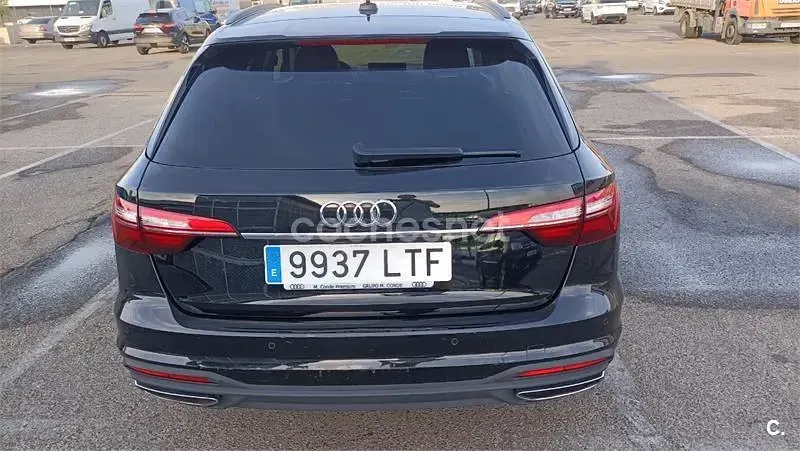 Usado Audi A4 163 CV (119 kW) 2019 Negro Familiar