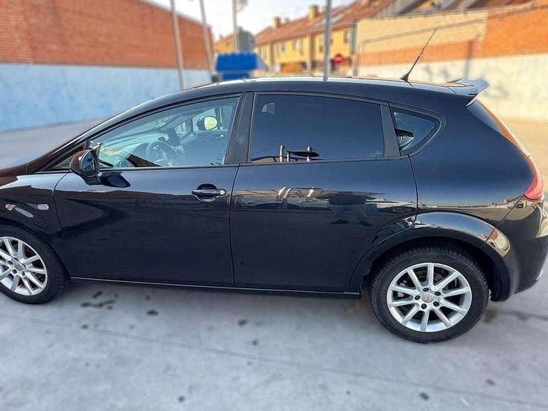Usado Seat Leon Style 126 CV (92 kW) 2010 Negro Utilitario