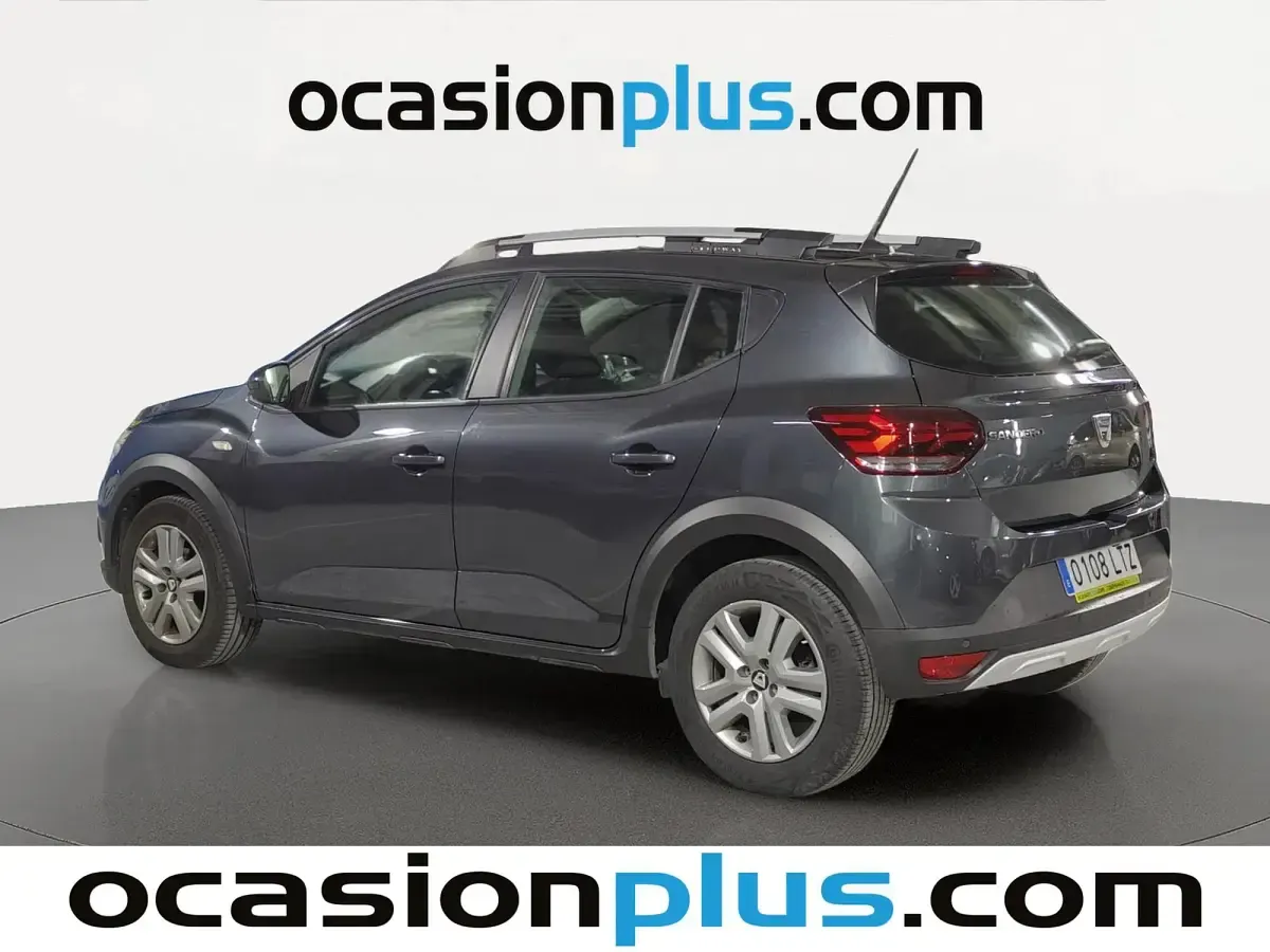 Usado Dacia Sandero Comfort 91 CV (66 kW) 2021 Gris Utilitario