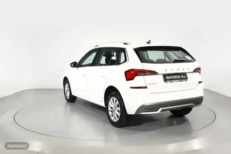 Usado Skoda Kamiq Ambition 110 CV (80 kW) 2021 Blanco SUV