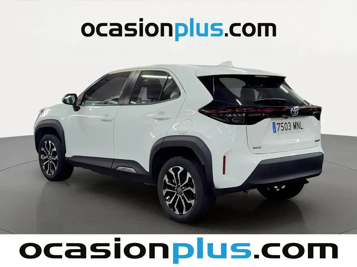 Usado Toyota Yaris Hybrid Active 116 CV (85 kW) 2024 Blanco Pickup/Camioneta