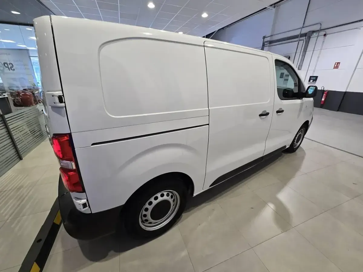 Usado Citroën Jumpy 120 CV (88 kW) 2023 Blanco Monovolumen