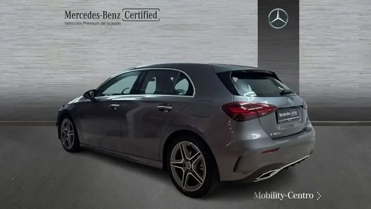 Usado Mercedes A180 109 CV (80 kW) 2024 Gris Utilitario