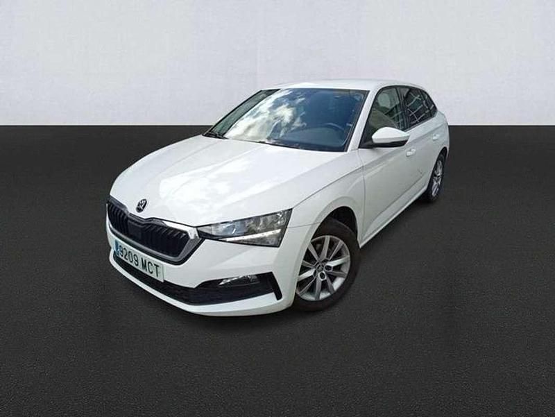 Usado Skoda Scala Ambition 110 CV (80 kW) 2022 Blanco Utilitario