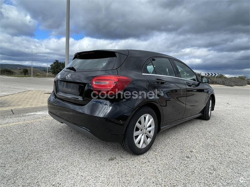 Usado Mercedes A180 122 CV (89 kW) 2016 Negro Berlina