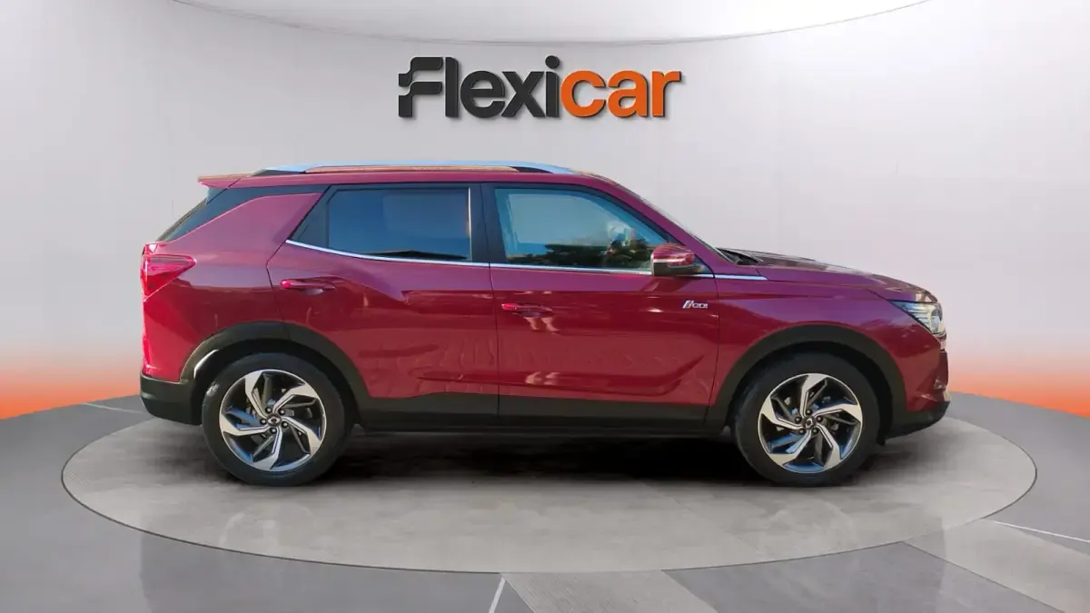 Usado SsangYong Korando 149 CV (109 kW) 2024 Granate SUV