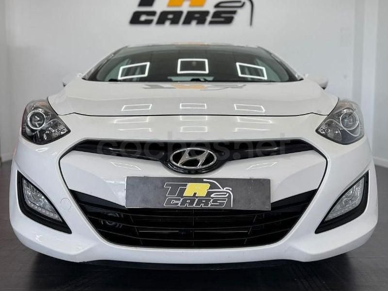 Usado Hyundai i30 100 CV (73 kW) 2014 Blanco Berlina