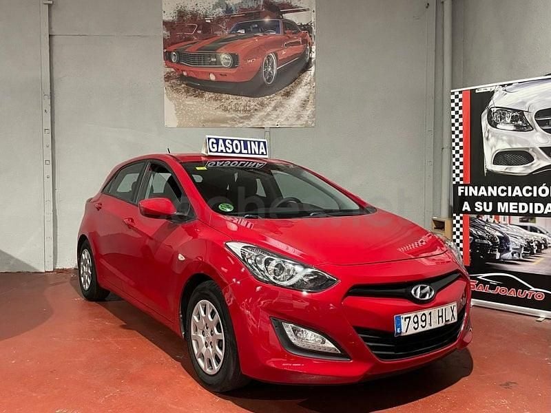 Usado Hyundai i30 100 CV (73 kW) 2012 Rojo Berlina