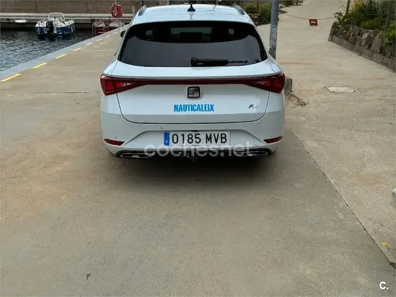 Usado Seat Leon FR 150 CV (110 kW) 2024 Blanco Familiar