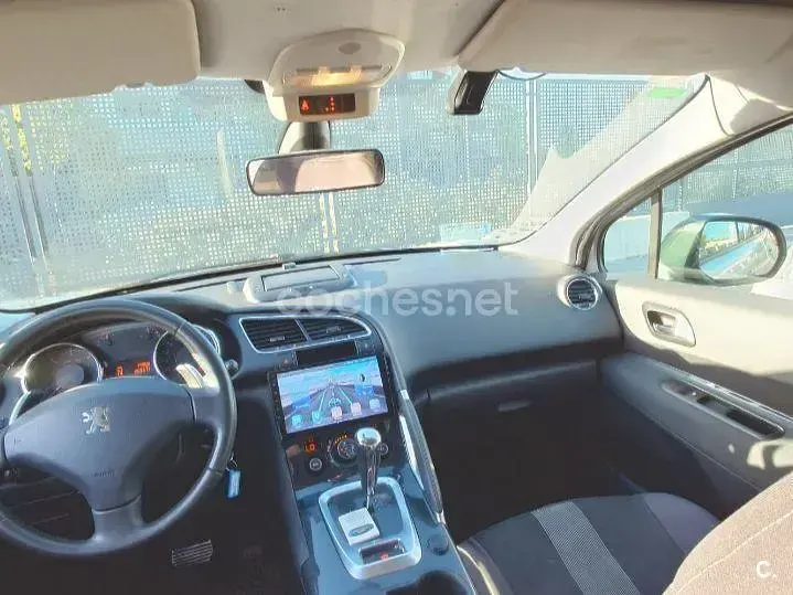 Usado Peugeot 3008 Active 115 CV (84 kW) 2013 Gris / plata Familiar