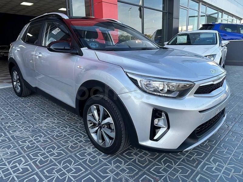 Gris / plata Usado 2023 Kia Stonic SUV | 14.690 € (Un poco caro) - Imagen 1/4