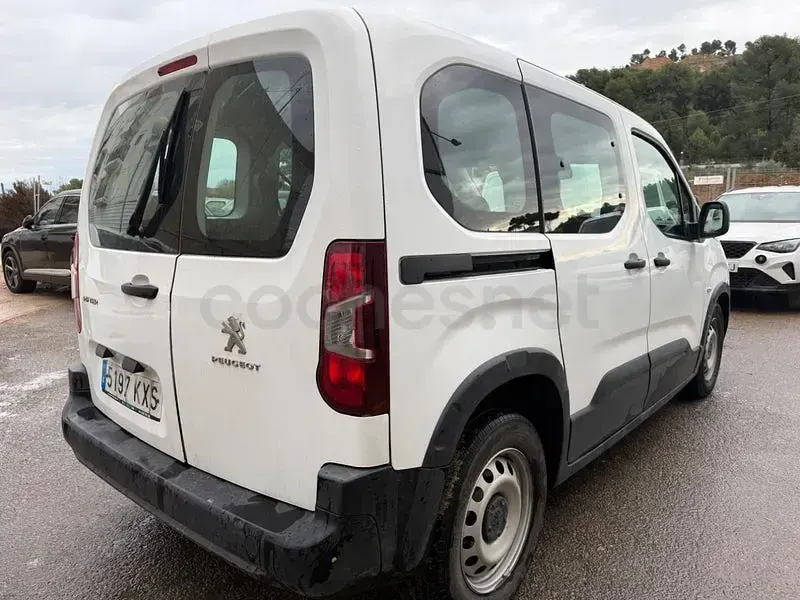 Usado Peugeot Rifter Access 75 CV (55 kW) 2019 Blanco Monovolumen