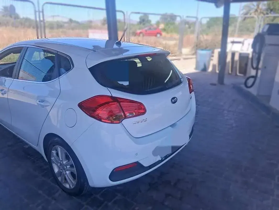 Usado Kia Ceed GT 90 CV (66 kW) 2015 Blanco Berlina