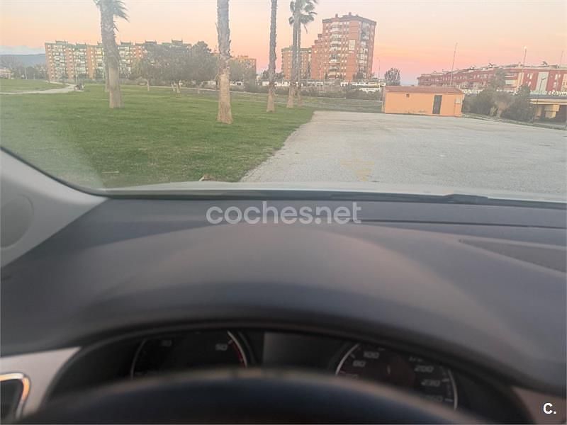 Usado Seat Leon Style 115 CV (84 kW) 2019 Blanco Familiar