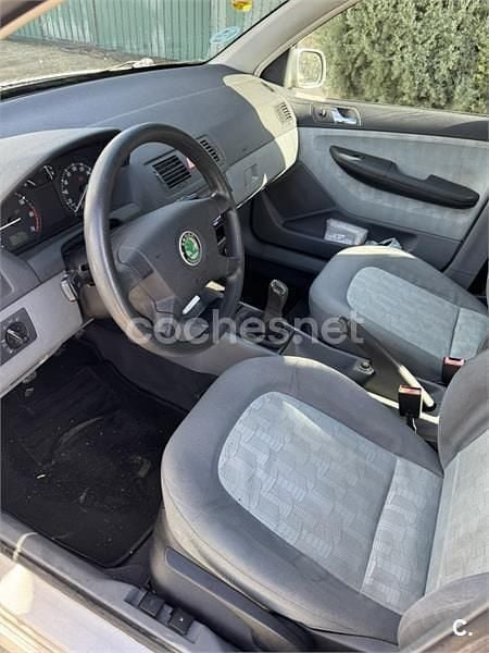 Usado Skoda Fabia Comfort 75 CV (55 kW) 2000 Gris / plata Berlina