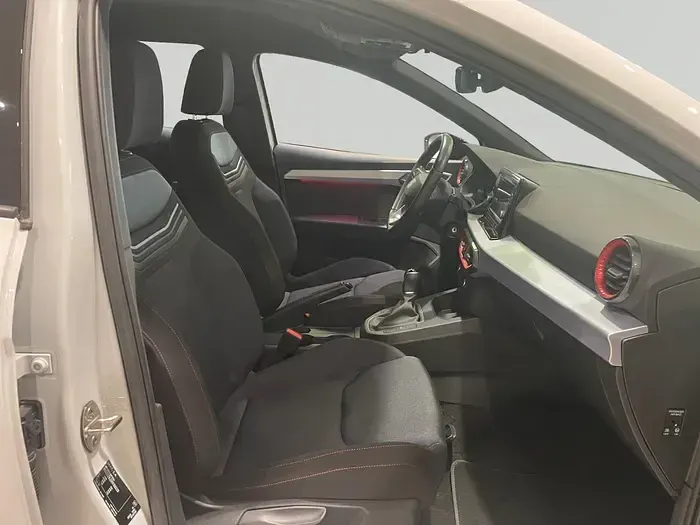 Usado Seat Ibiza FR 115 CV (84 kW) 2025 Blanco Utilitario