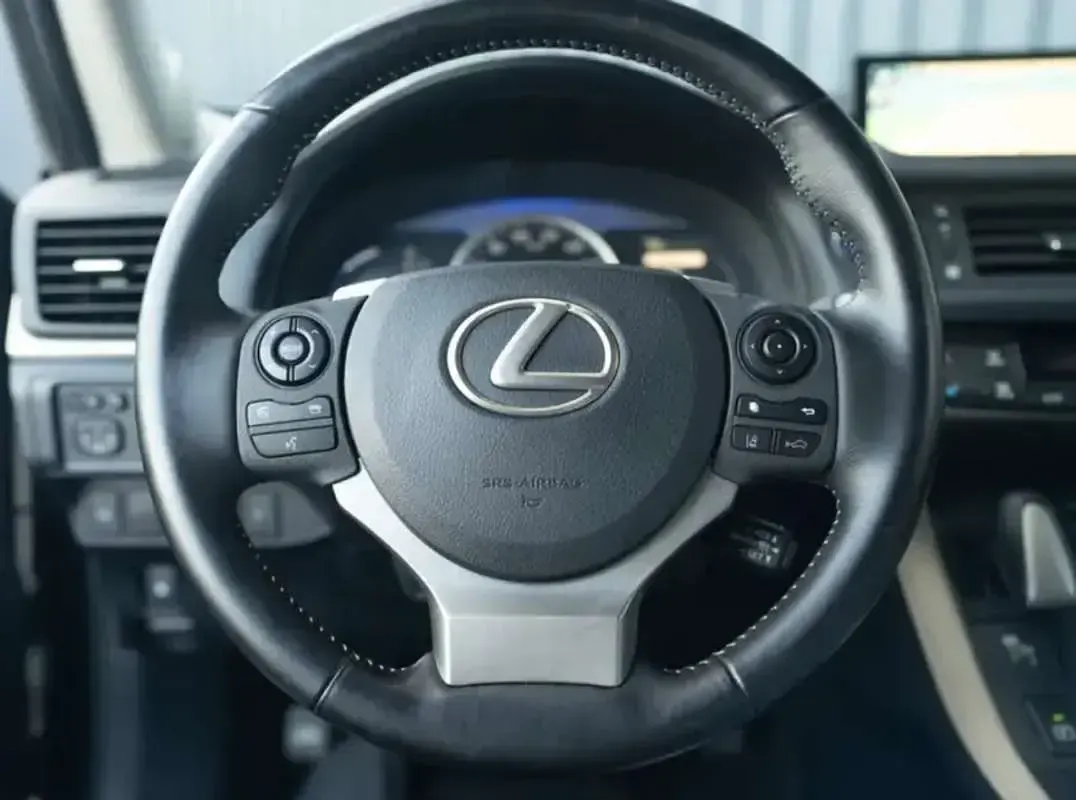 Usado Lexus CT200h Business Edition 136 CV (100 kW) 2018 Negro Utilitario