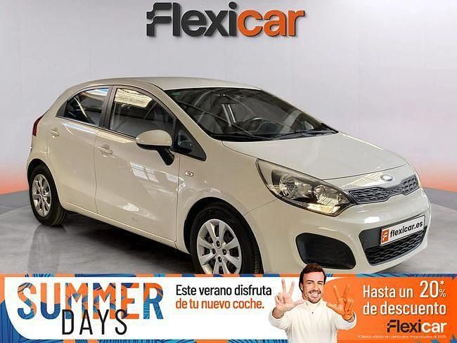 Blanco Usado 2014 Kia Rio Berlina | 8290 € (Precio justo) - Imagen 1/4