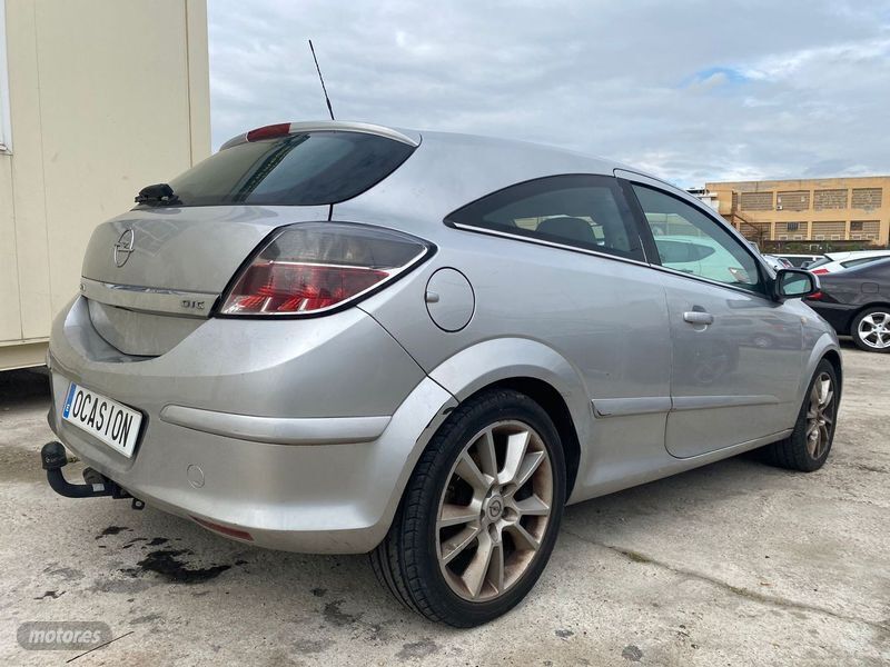 Usado Opel Astra GTC 100 CV (73 kW) 2007 Gris Berlina