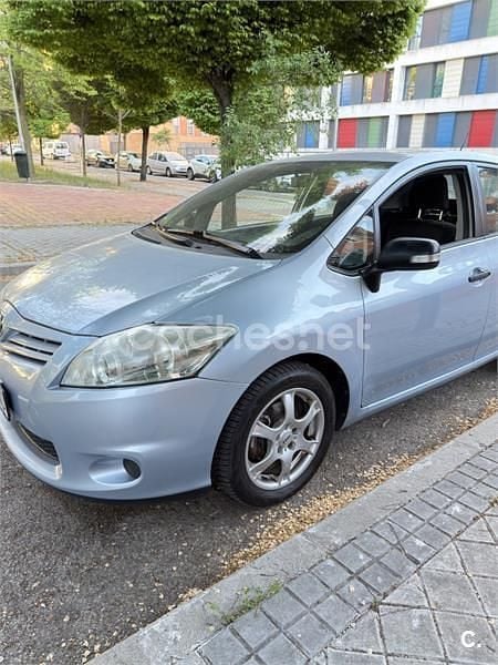 Usado Toyota Auris Advance 132 CV (97 kW) 2010 Gris / plata Utilitario