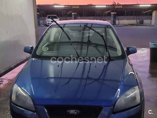 Usado Ford Focus Trend 90 CV (66 kW) 2007 Azul Berlina