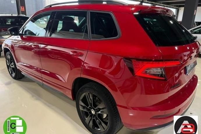 Usado Skoda Karoq SportLine 150 CV (110 kW) 2021 Rojo SUV
