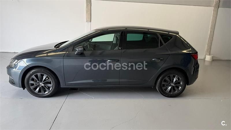 Usado Seat Leon Style 115 CV (84 kW) 2019 Gris / plata Berlina