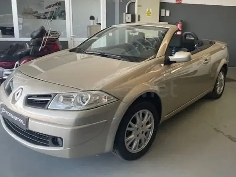 Usado Renault Mégane Cabriolet Extreme 110 CV (80 kW) 2008 Beige Descapotable