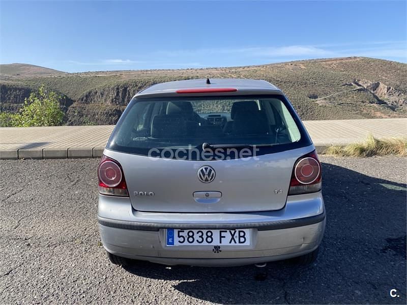 Usado VW Polo Advance 80 CV (58 kW) 2007 Gris / plata Berlina