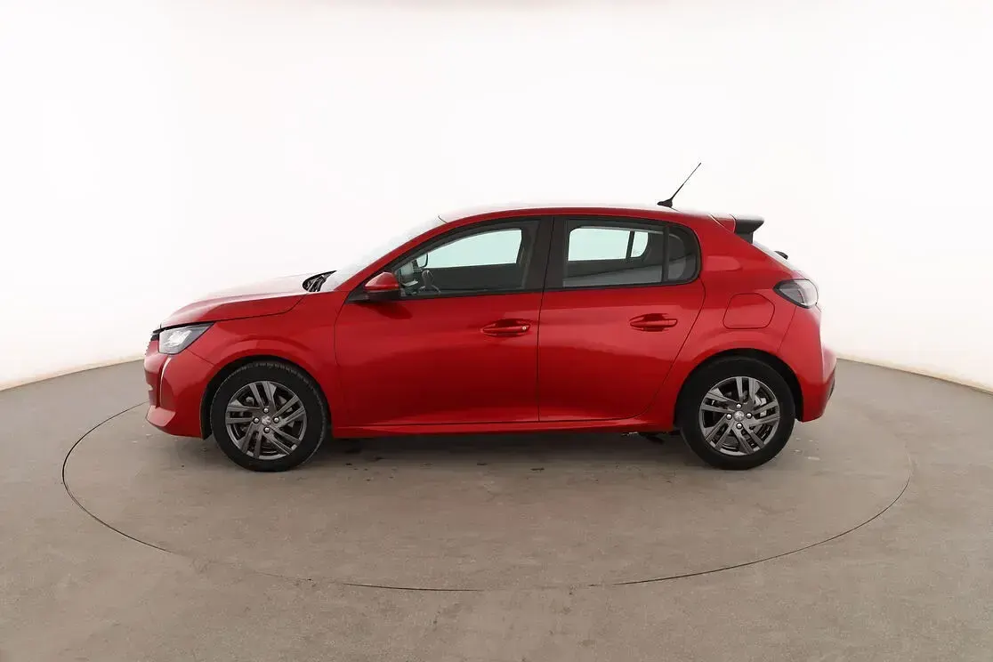 Usado Peugeot 208 Active 101 CV (74 kW) 2021 Rojo Utilitario