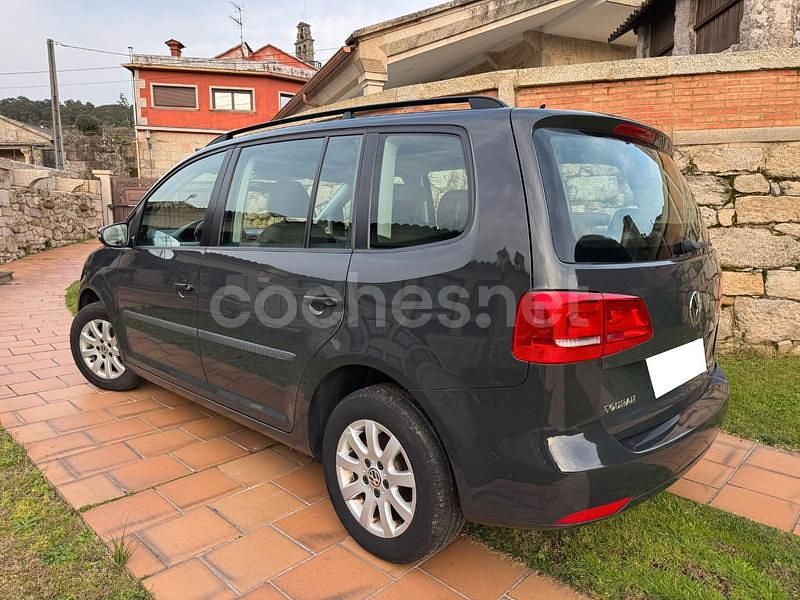 Usado VW Touran Edition 105 CV (77 kW) 2014 Gris / plata Monovolumen