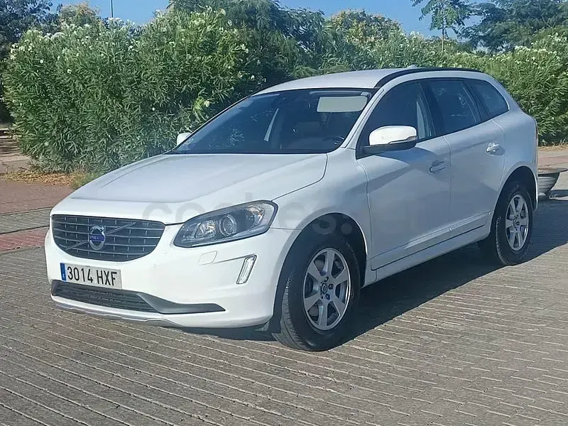 Usado Volvo XC60 Momentum 136 CV (100 kW) 2014 Blanco SUV