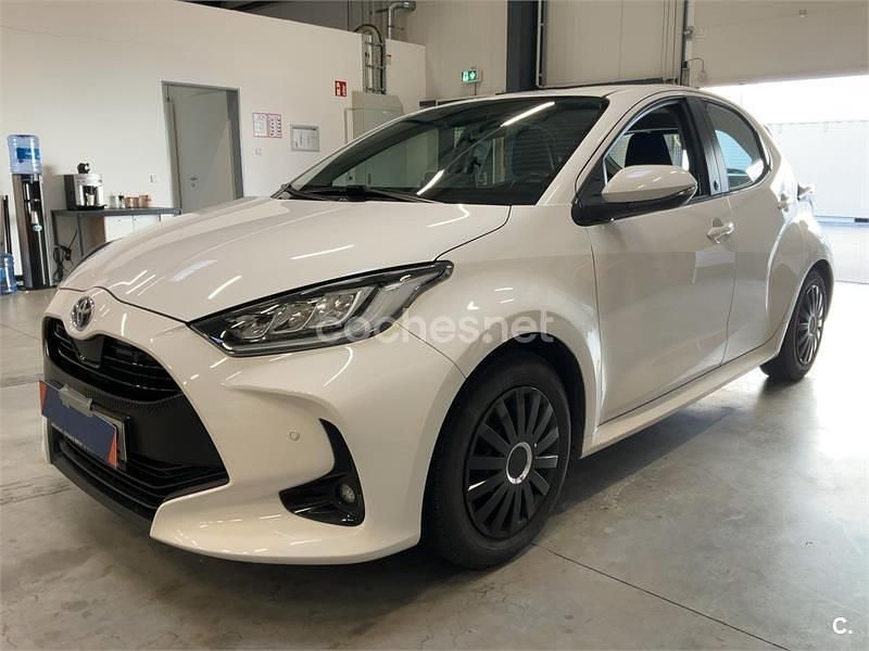 Blanco Usado 2022 Toyota Yaris Hybrid Active Berlina | 15.200 € (Super precio) - Imagen 1/3