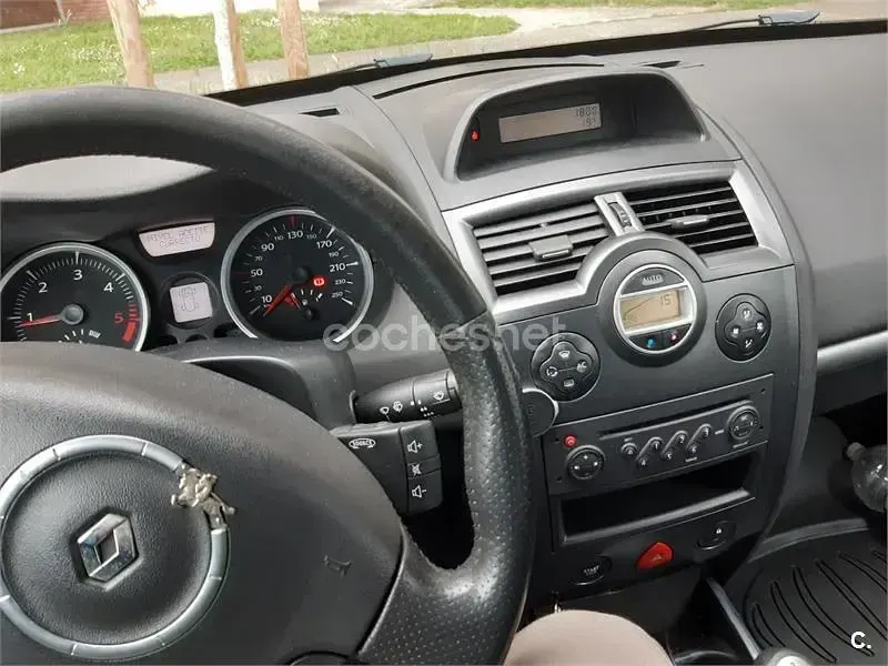 Usado Renault Mégane III Dynamique 85 CV (62 kW) 2008 Verde Berlina