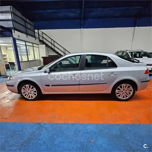 Usado Renault Laguna II Dynamique 150 CV (110 kW) 2006 Gris / plata Berlina